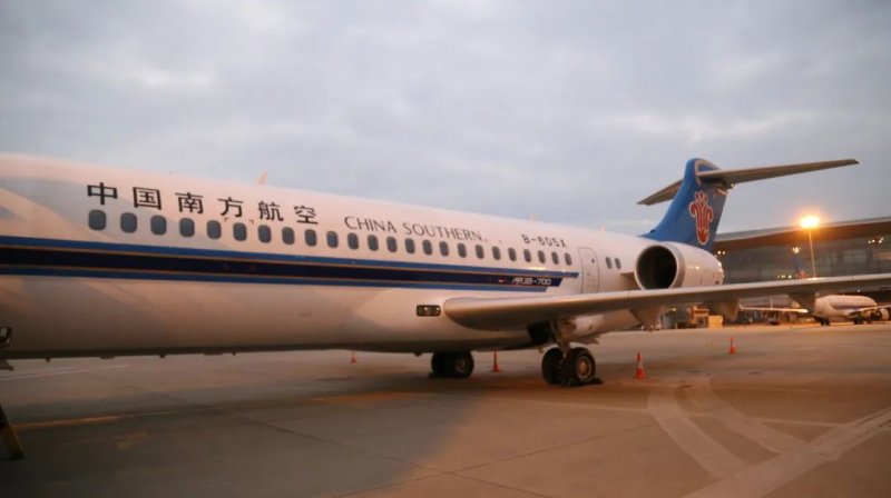 冠珠陶瓷×首架国产自有产权飞机“阿娇”翱翔蓝天展中国科技创造实力_4