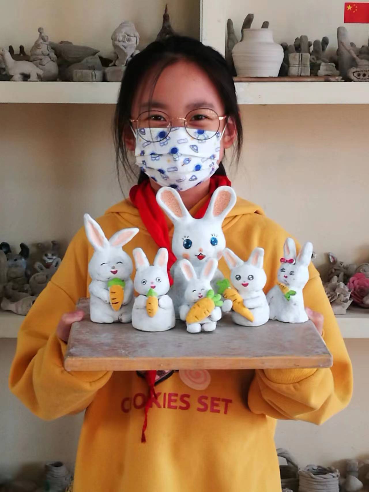 “艺”起加油――盛世长安小学陶艺社团巧手迎兔年 (2).jpg