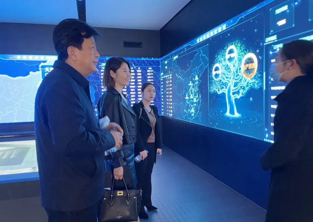 中国航天基金会领导走进东鹏，共话科技领域的深度合作.jpg